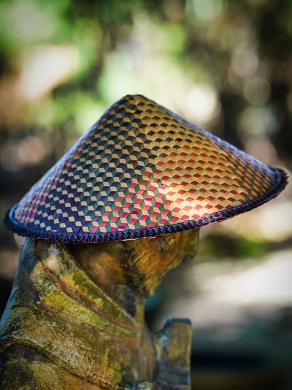 Vietnamese Nón Lá - Handcrafted Artisanal Weave Conical Hat - Picture 2 of 5